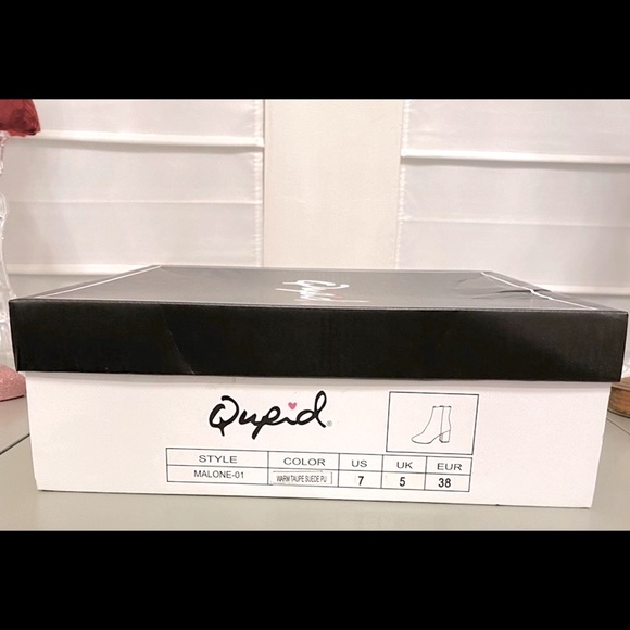 Qupid Warm Taupe Faux Suede Round Toe Inside Zipper Block Ankle Boots NWB 7 - Picture 12 of 12